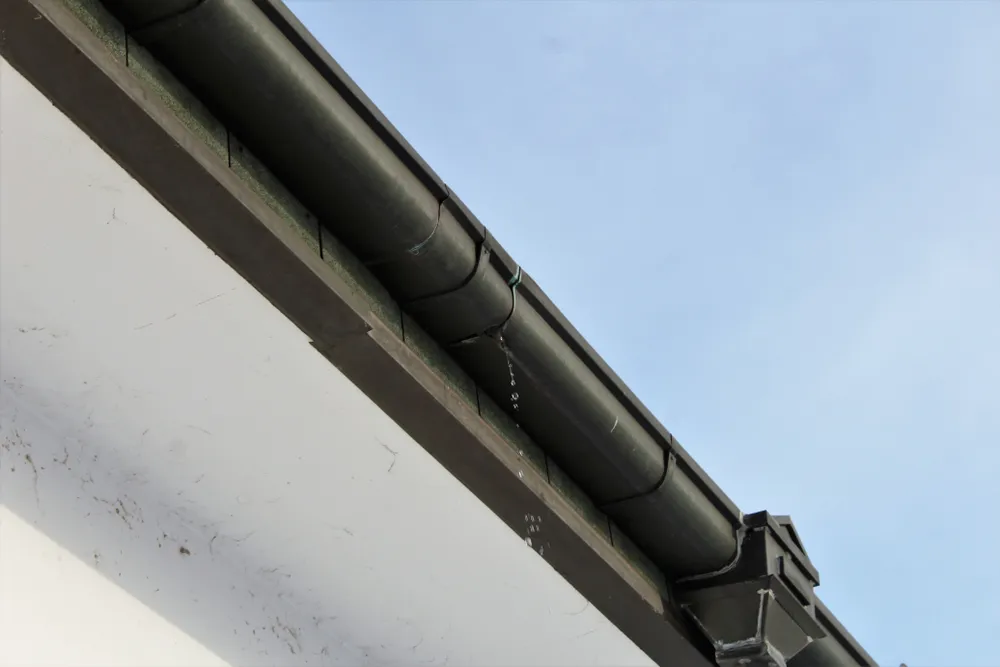 water leaking from gutter seam